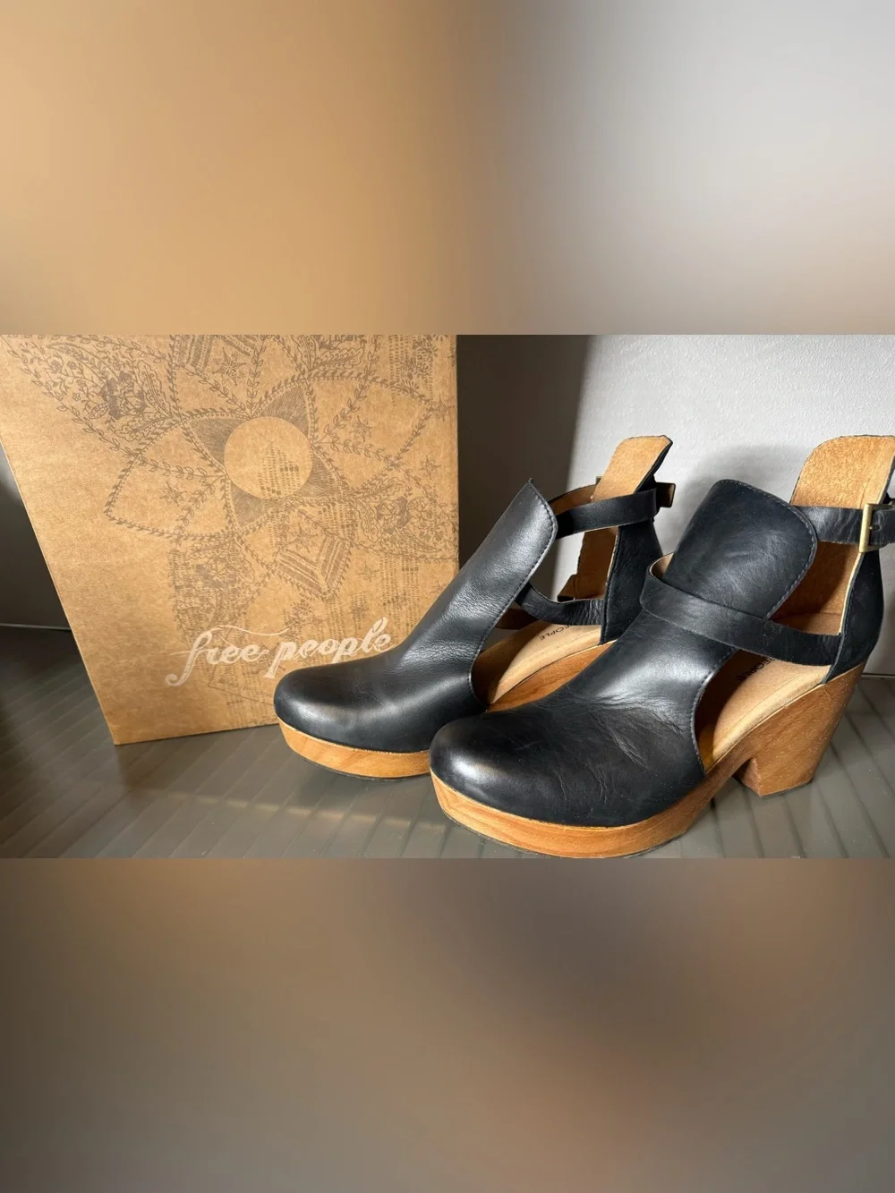 Free People Black Leather Clog Mules with cedar Wood-Effect Platform 38 size 8
